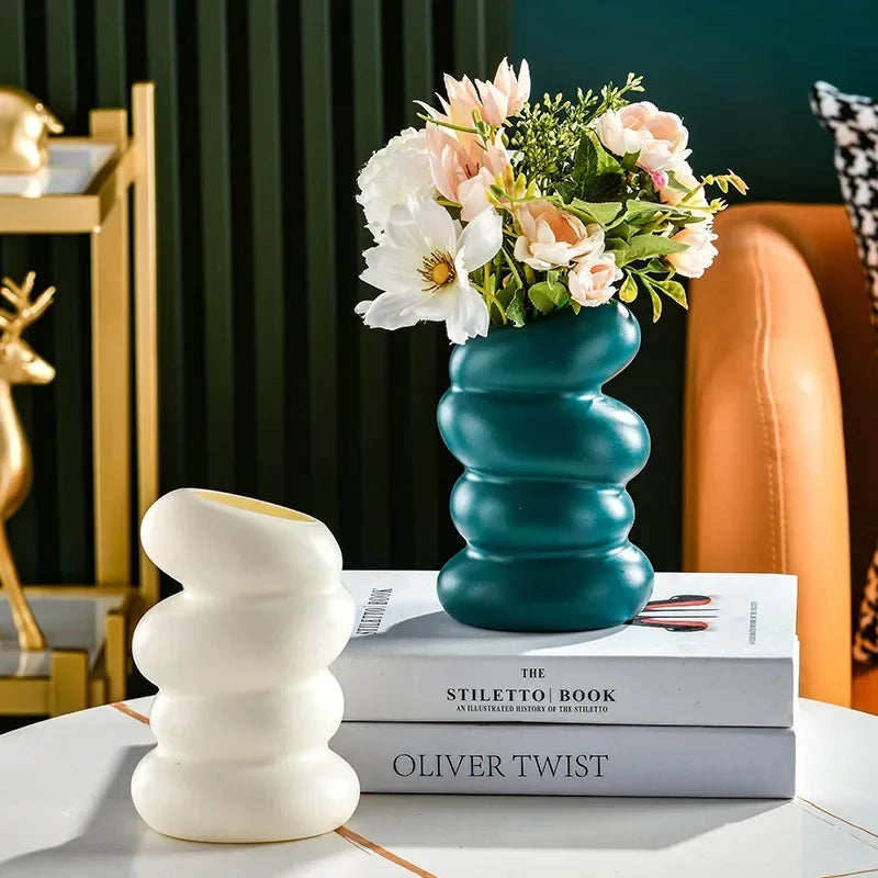 Nordische Spiralvase aus Kunststoff – Stilvolle Blumenvase für Wohnzimmer, Küche Schlafzimmer