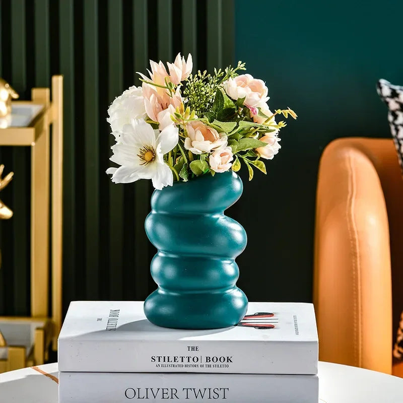 Nordische Spiralvase aus Kunststoff – Stilvolle Blumenvase für Wohnzimmer, Küche Schlafzimmer